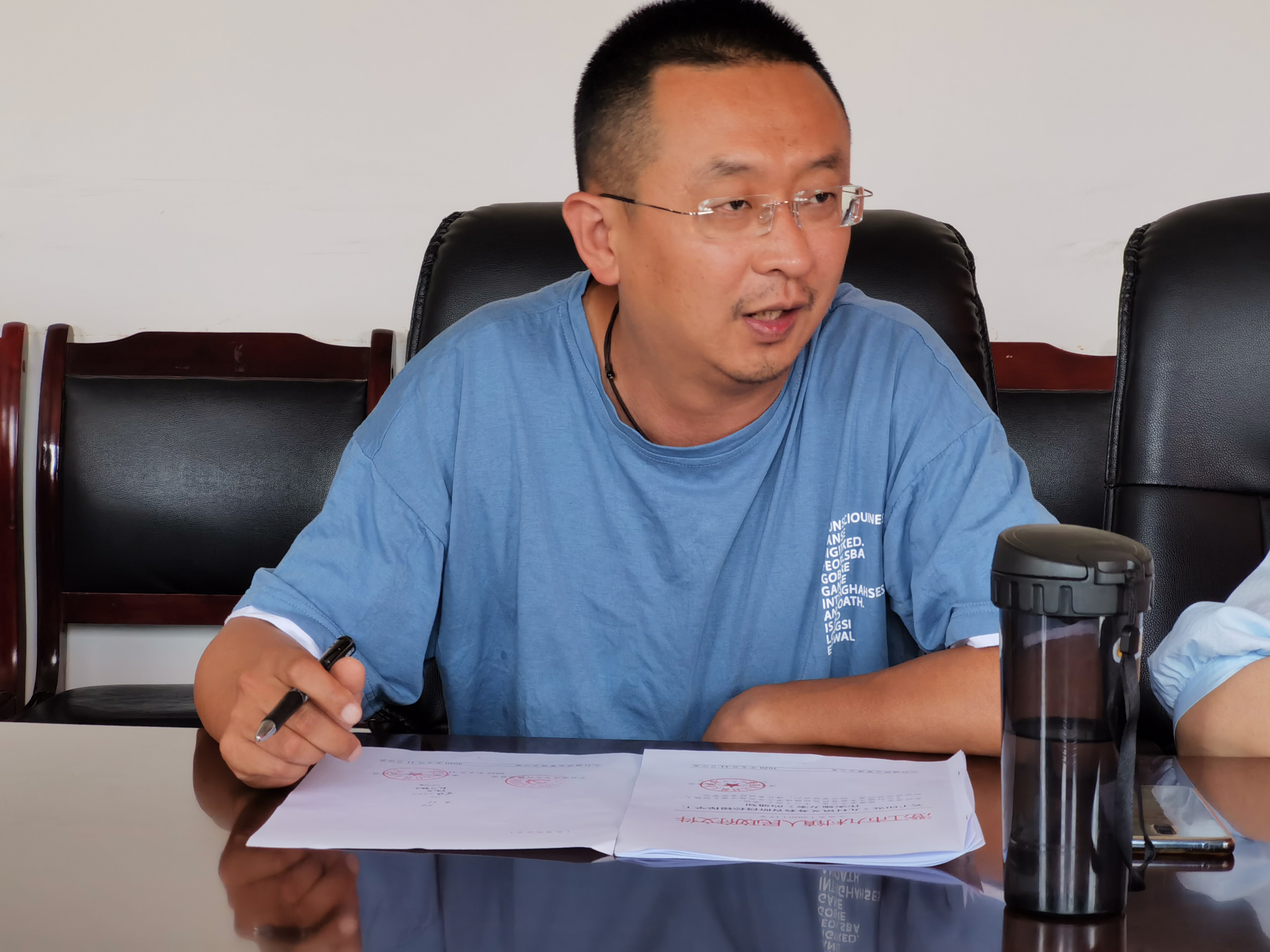 会议由九村镇党委委员,宣传委员周文荣主持,各村